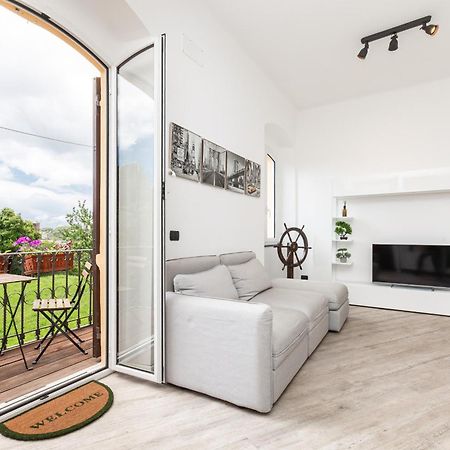 Spacious 3-Bedroom Apartment - 10 Min To City Center & 5 Min To Gaslini Hospital Genoa Exterior photo