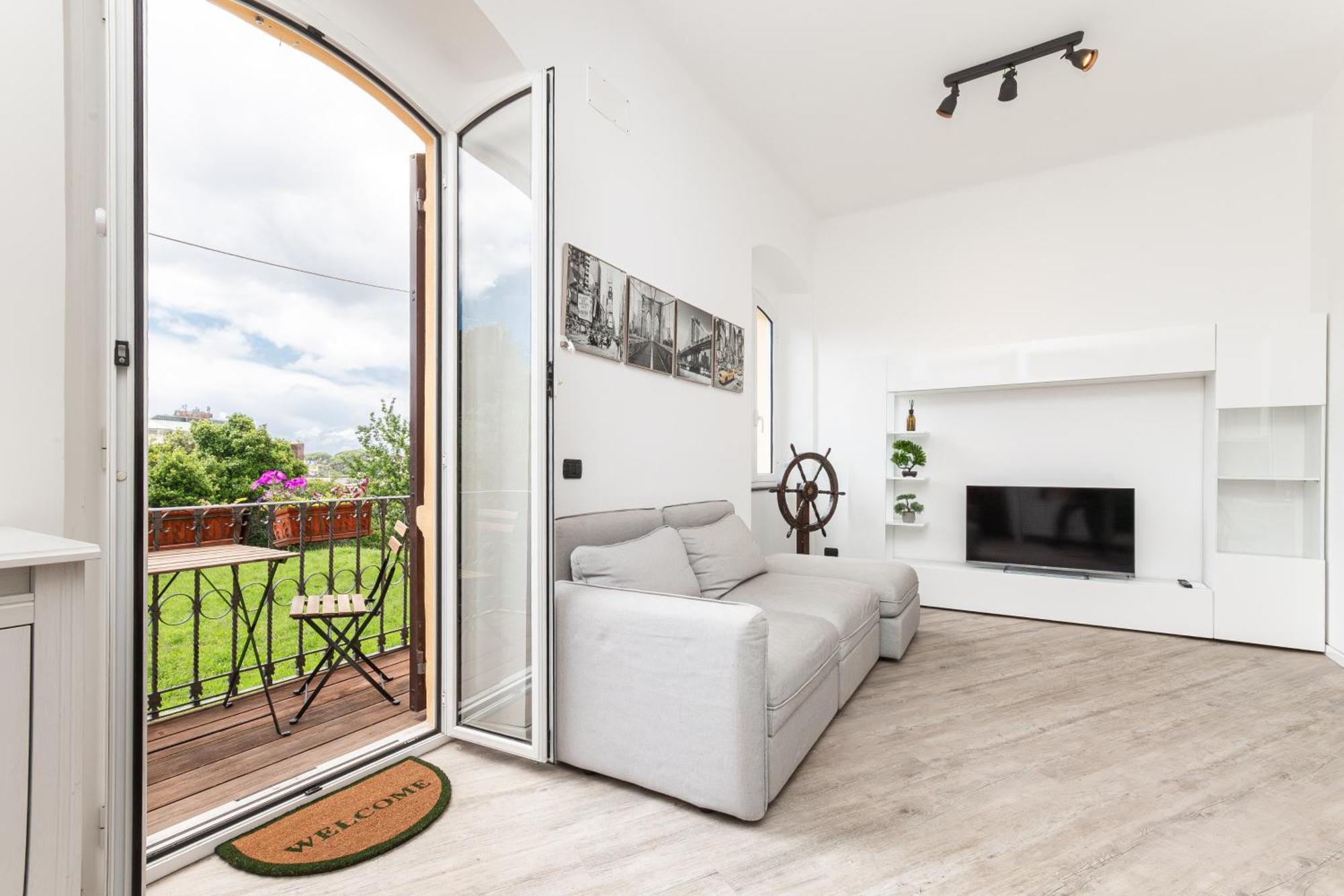 Spacious 3-Bedroom Apartment - 10 Min To City Center & 5 Min To Gaslini Hospital Genoa Exterior photo