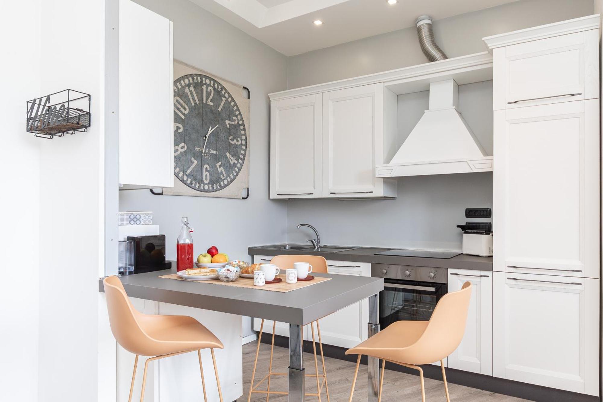 Spacious 3-Bedroom Apartment - 10 Min To City Center & 5 Min To Gaslini Hospital Genoa Exterior photo