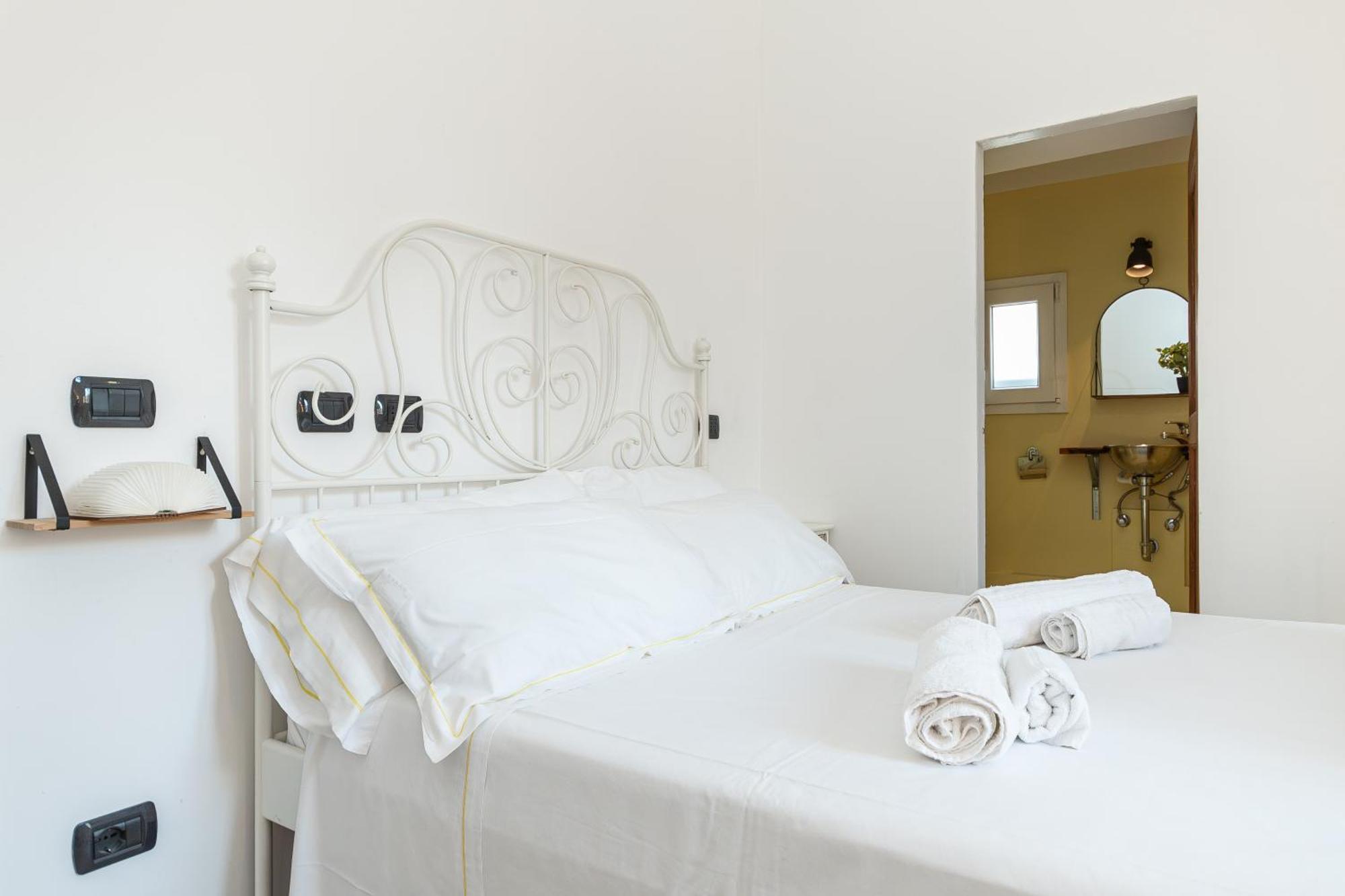 Spacious 3-Bedroom Apartment - 10 Min To City Center & 5 Min To Gaslini Hospital Genoa Exterior photo