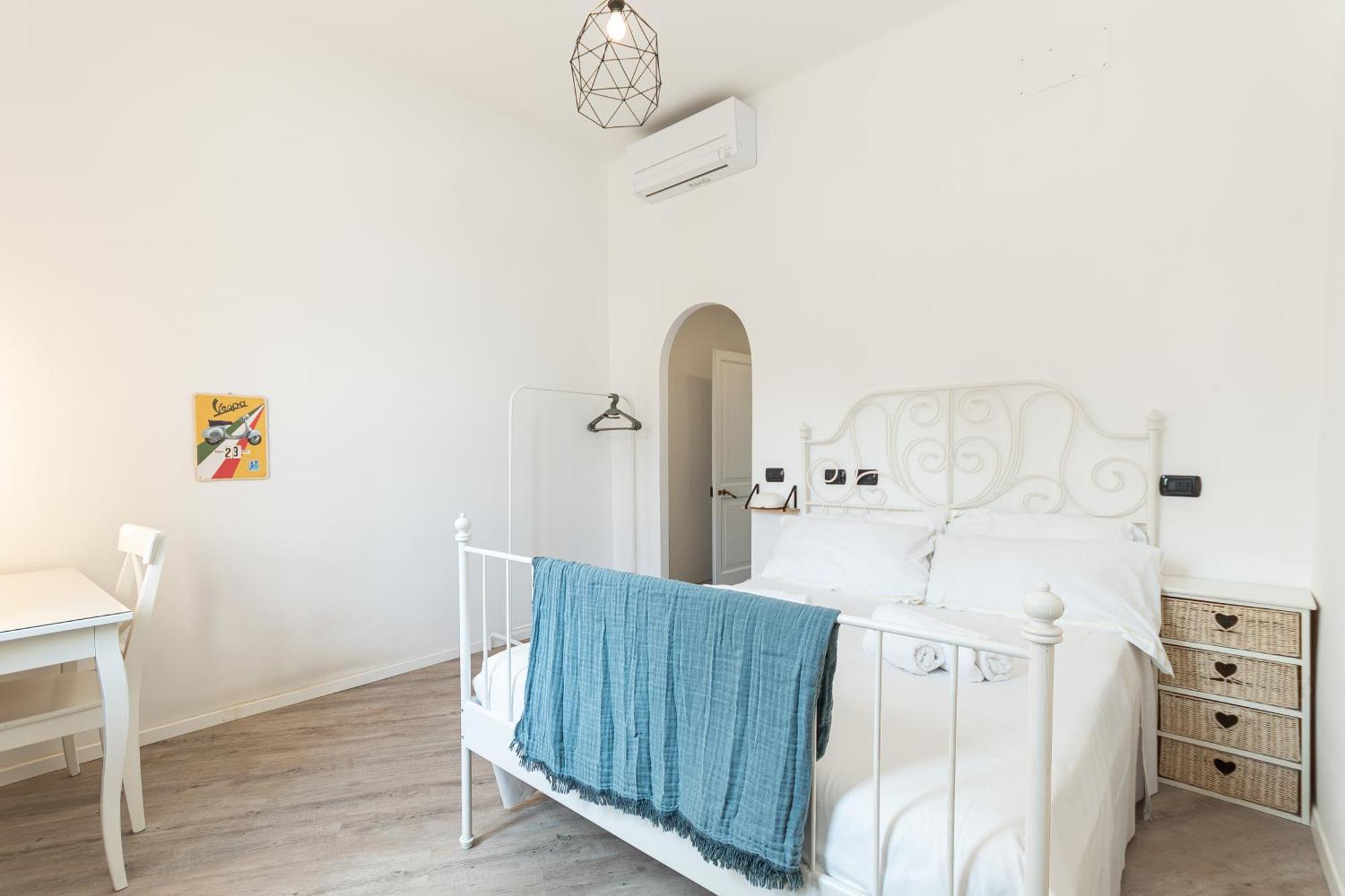 Spacious 3-Bedroom Apartment - 10 Min To City Center & 5 Min To Gaslini Hospital Genoa Exterior photo