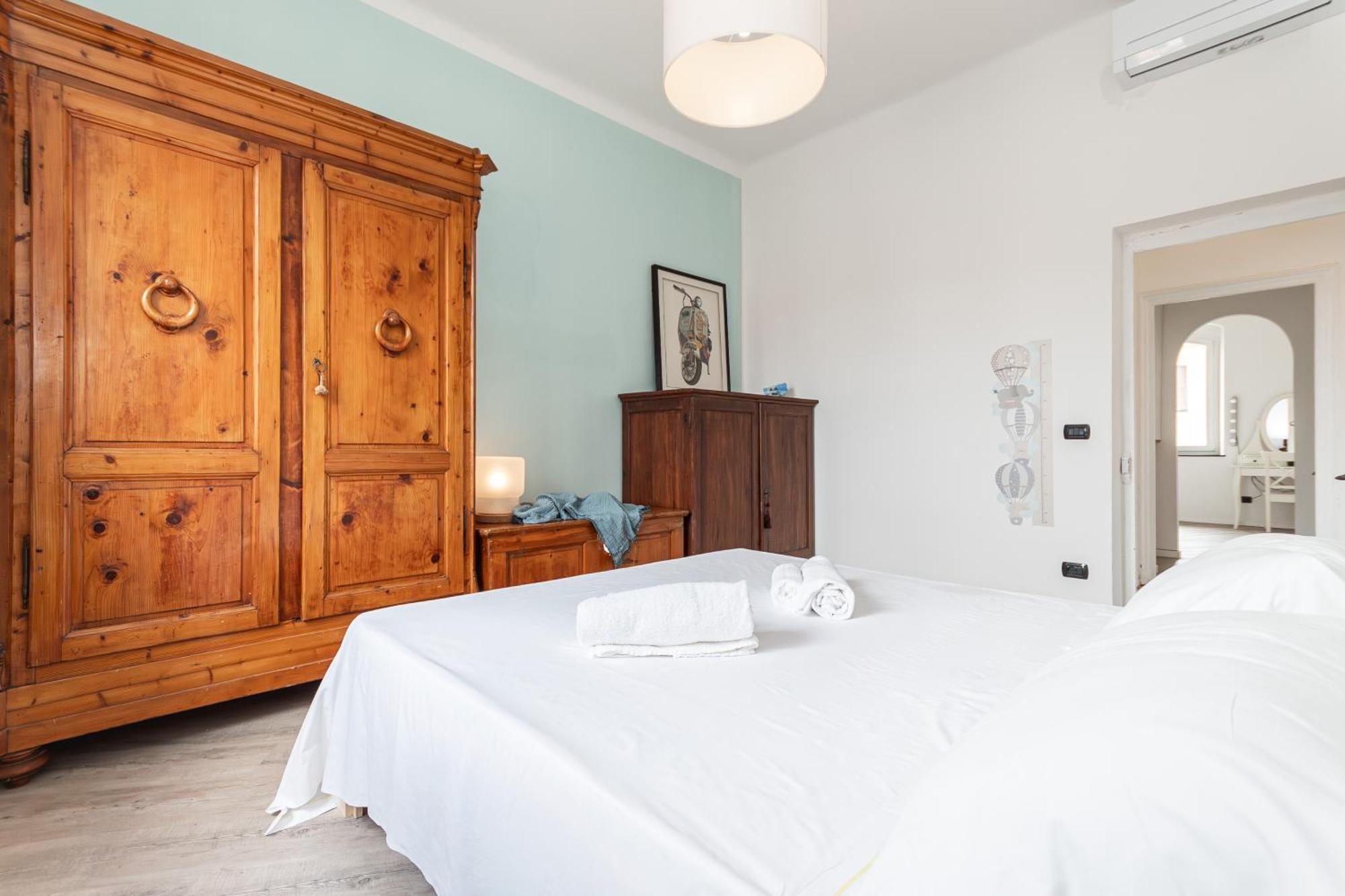 Spacious 3-Bedroom Apartment - 10 Min To City Center & 5 Min To Gaslini Hospital Genoa Exterior photo