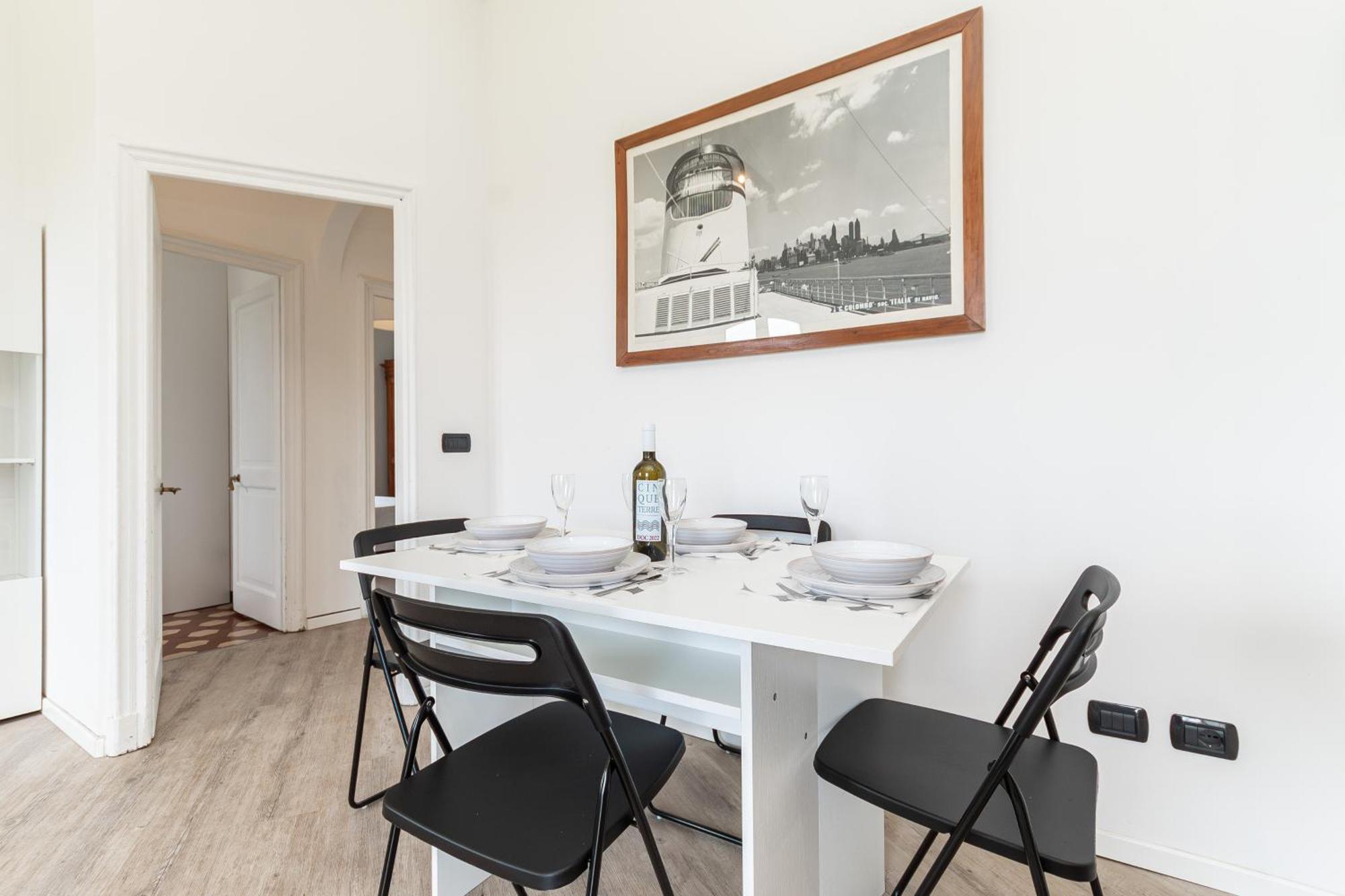 Spacious 3-Bedroom Apartment - 10 Min To City Center & 5 Min To Gaslini Hospital Genoa Exterior photo