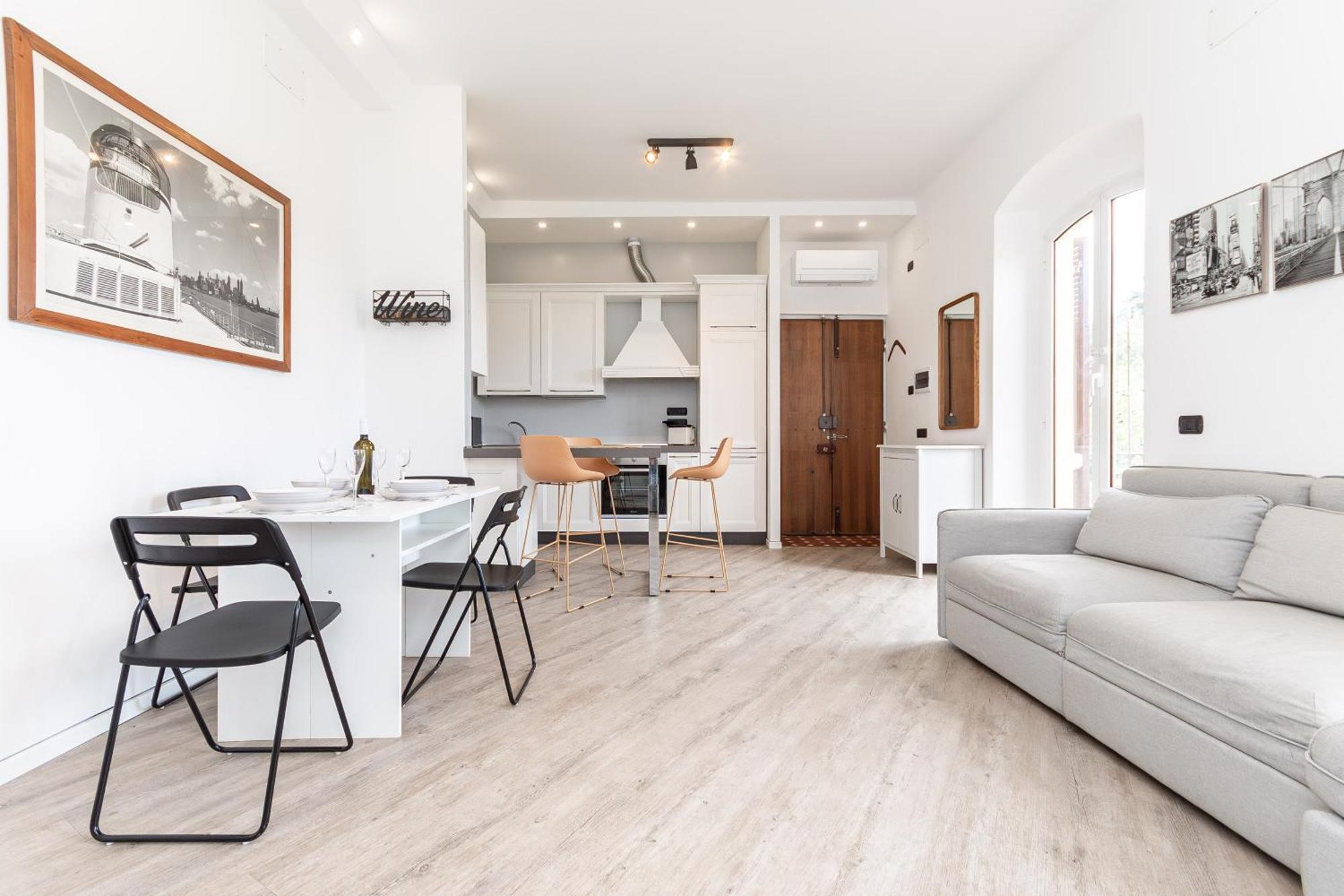 Spacious 3-Bedroom Apartment - 10 Min To City Center & 5 Min To Gaslini Hospital Genoa Exterior photo